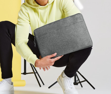 ESSENTIAL 15" LAPTOP CASE